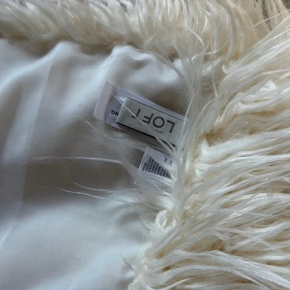 LOFT Cream Beige White Faux Fur Scarf WORN ONCE - Picture 3 of 6
